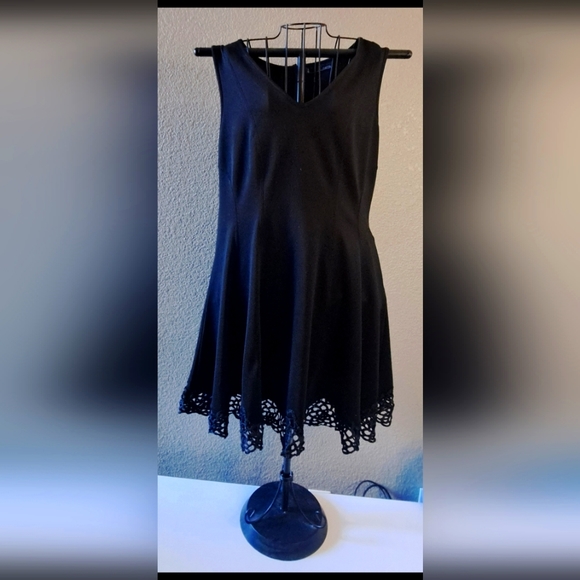 Black dress size large - Picture 1 of 2